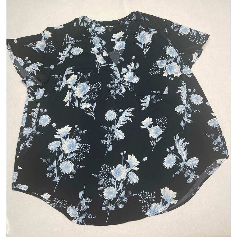 Torrid Harper Black with Blue Floral Size 1